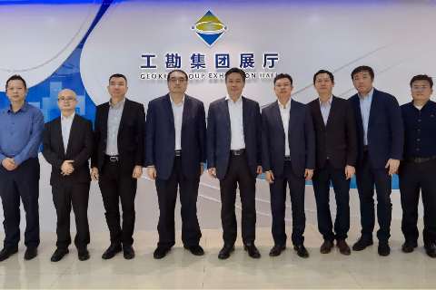  汕头高新区管委会考察团莅临XC.com杏彩体育集团考察指导